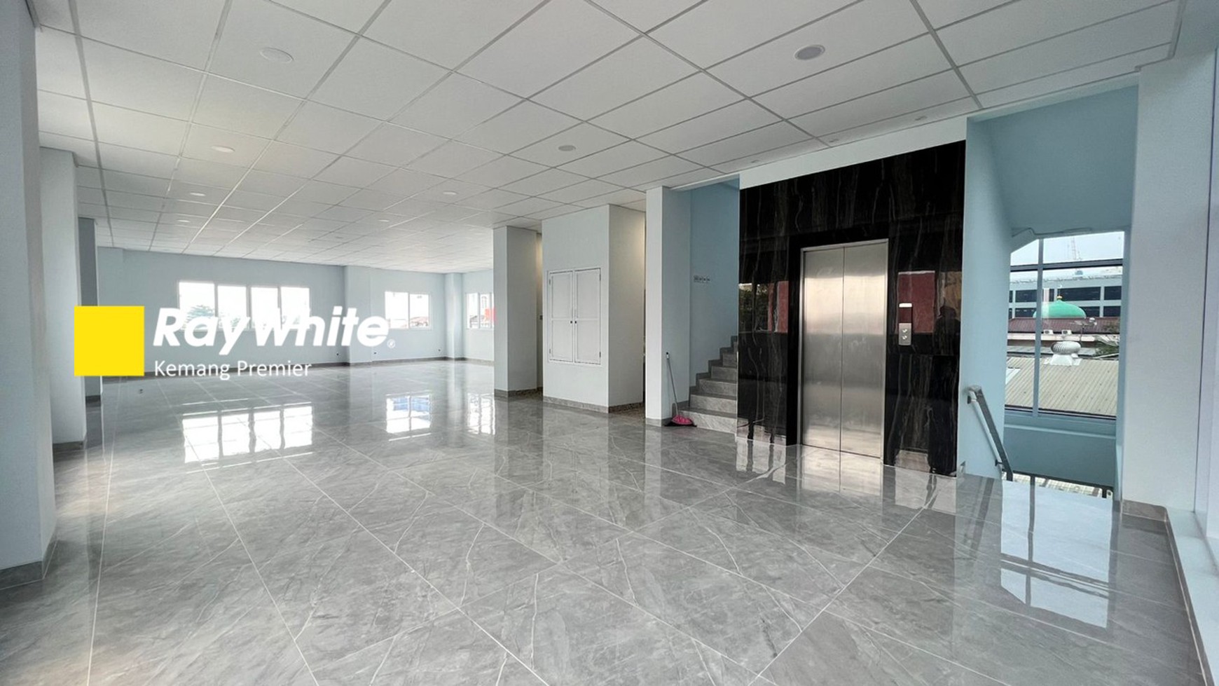 Gedung Baru Komersil parkiran luas bangunan 4,5 lantai lokasi strategis cawang