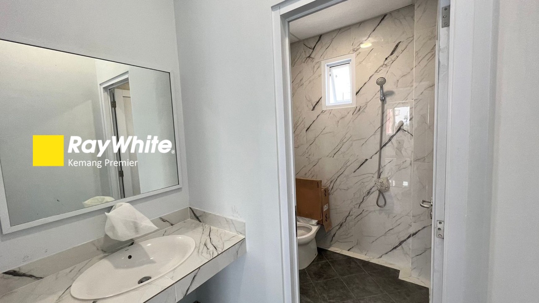 Gedung Baru Komersil parkiran luas bangunan 4,5 lantai lokasi strategis cawang