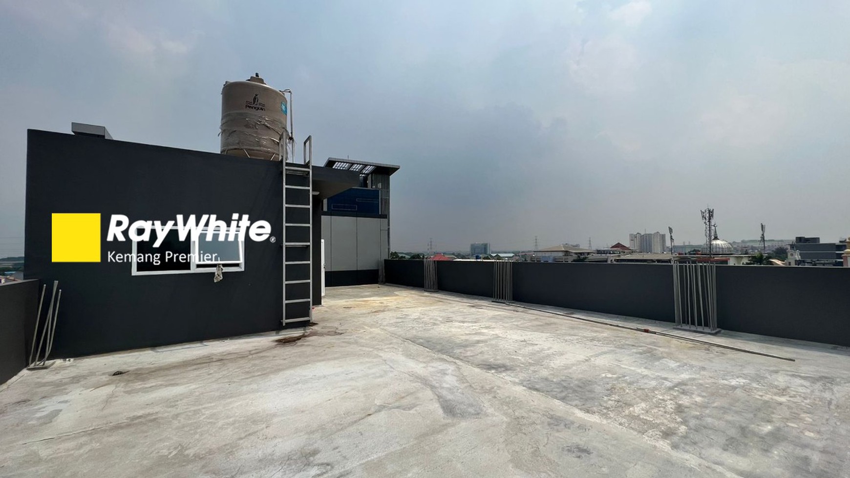 Gedung Baru Komersil parkiran luas bangunan 4,5 lantai lokasi strategis cawang