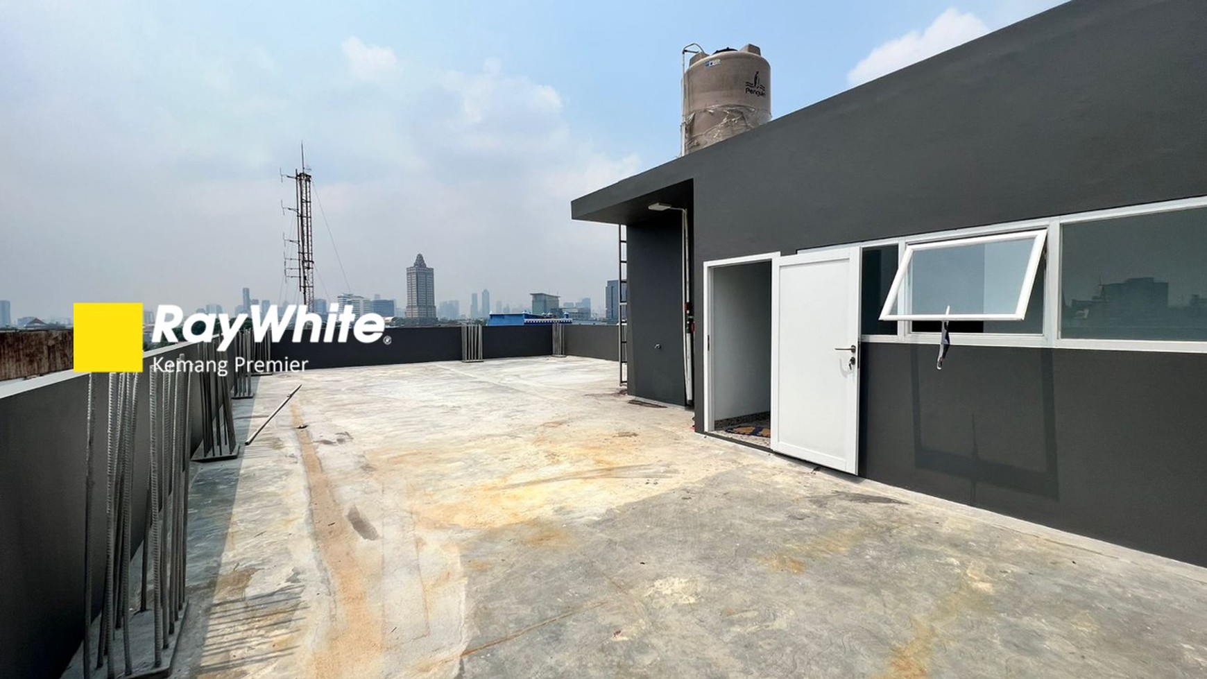 Gedung Baru Komersil parkiran luas bangunan 4,5 lantai lokasi strategis cawang