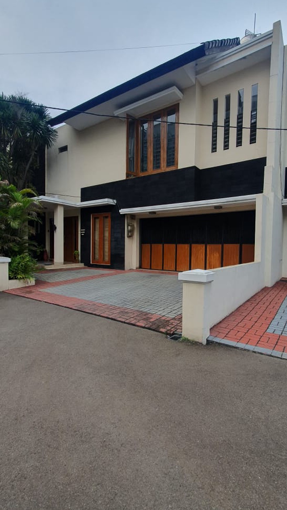 Rumah Bagus Siap Huni dengan Kolam Renang di Jl Kemang, Jakarta Selatan 