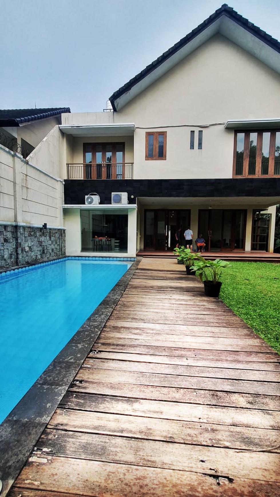 Rumah Bagus Siap Huni dengan Kolam Renang di Jl Kemang, Jakarta Selatan 