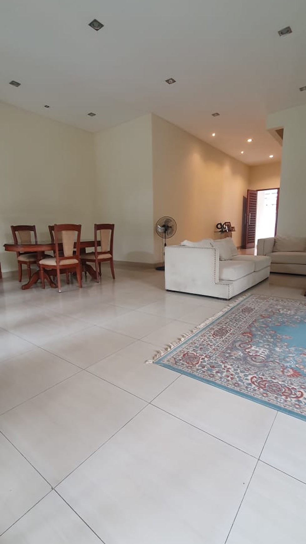 Rumah Bagus Siap Huni dengan Kolam Renang di Jl Kemang, Jakarta Selatan 