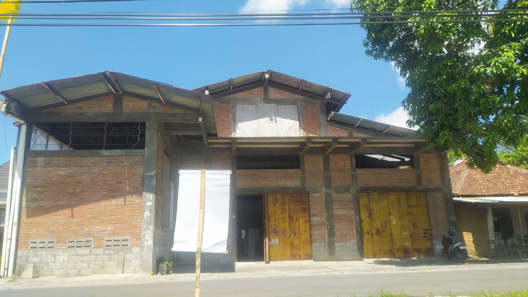 Dijual Gudang Siap Pakai Luas 1713 Meter Persegi Lokasi Kasihan Bantul 