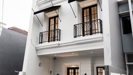 Rumah Baru dalam Cluster Modern & Mewah di Jakarta Selatan