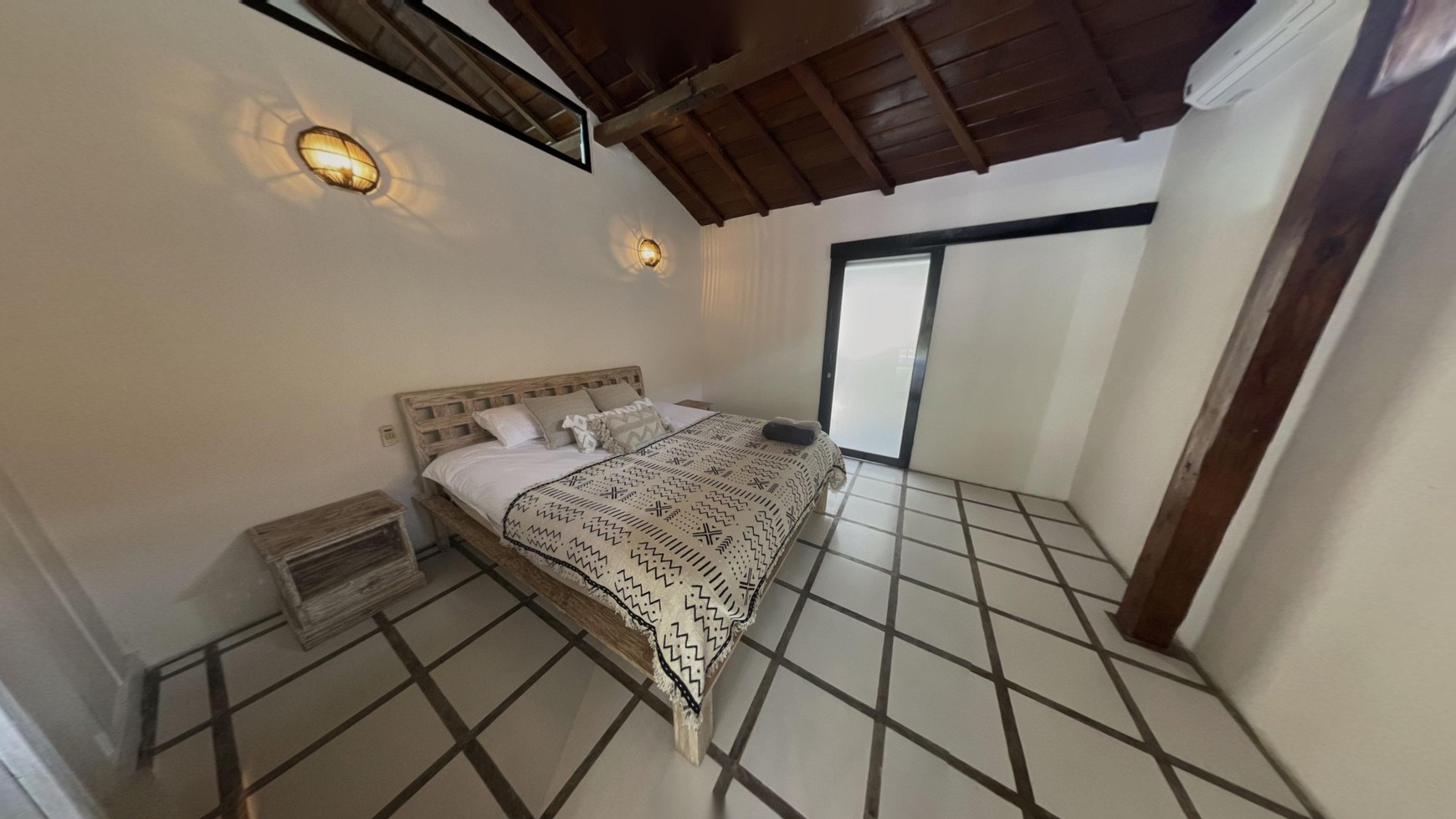 Leasehold - Seaside Serenity Discover Exquisite Living in Our Joglo Villa Canggu