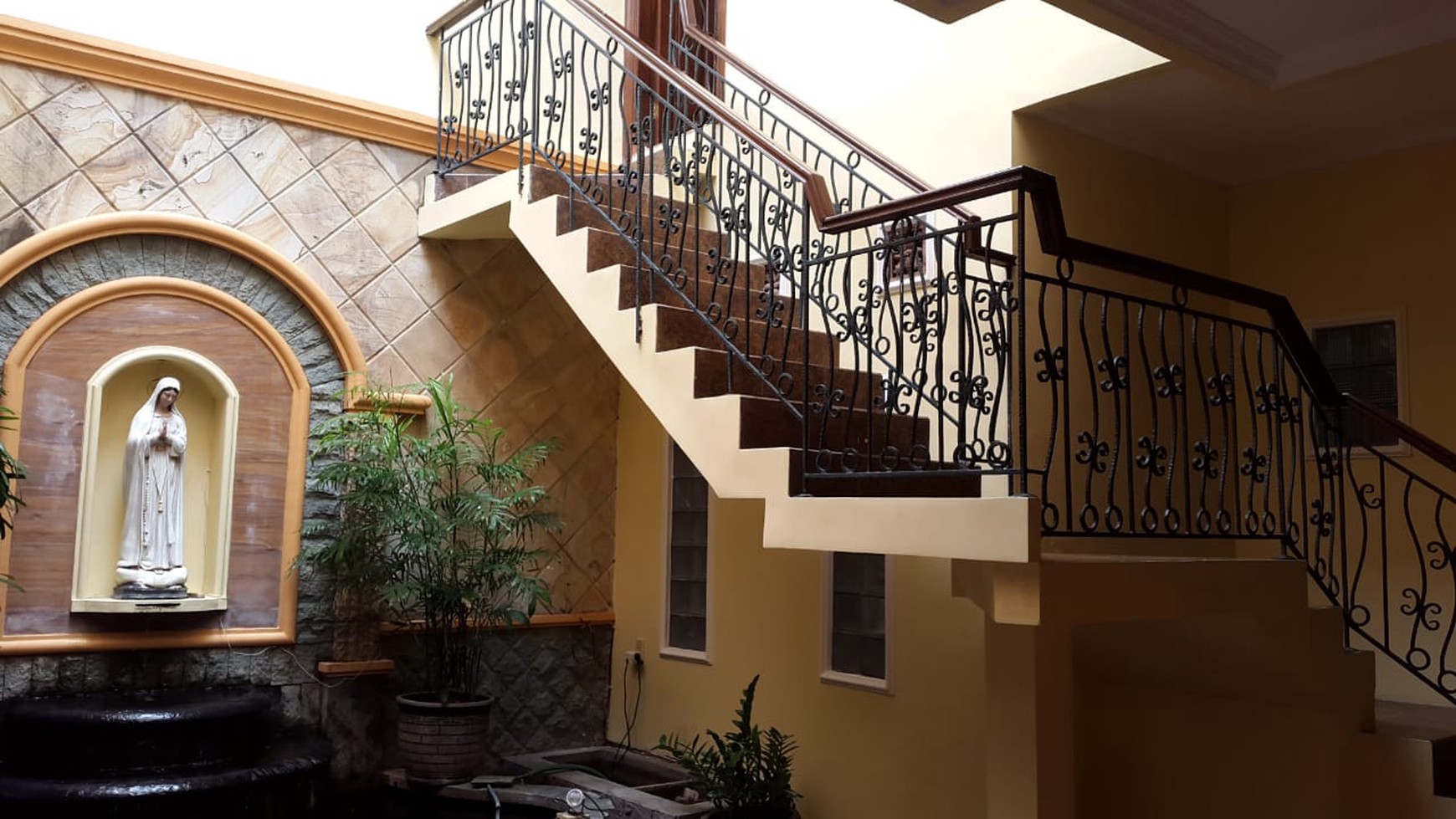 785. Dijual Rumah Manyar Kartika Surabaya