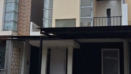 Rumah minimalis 2 lantai siap huni di Green Serpong Bintaro