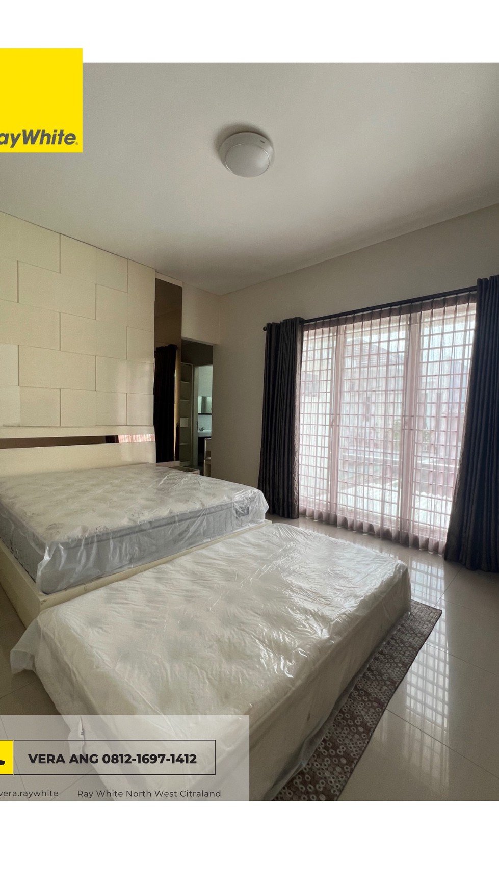 Rumah 2 Lantai Semi Furnished Depan Taman Royal Residence