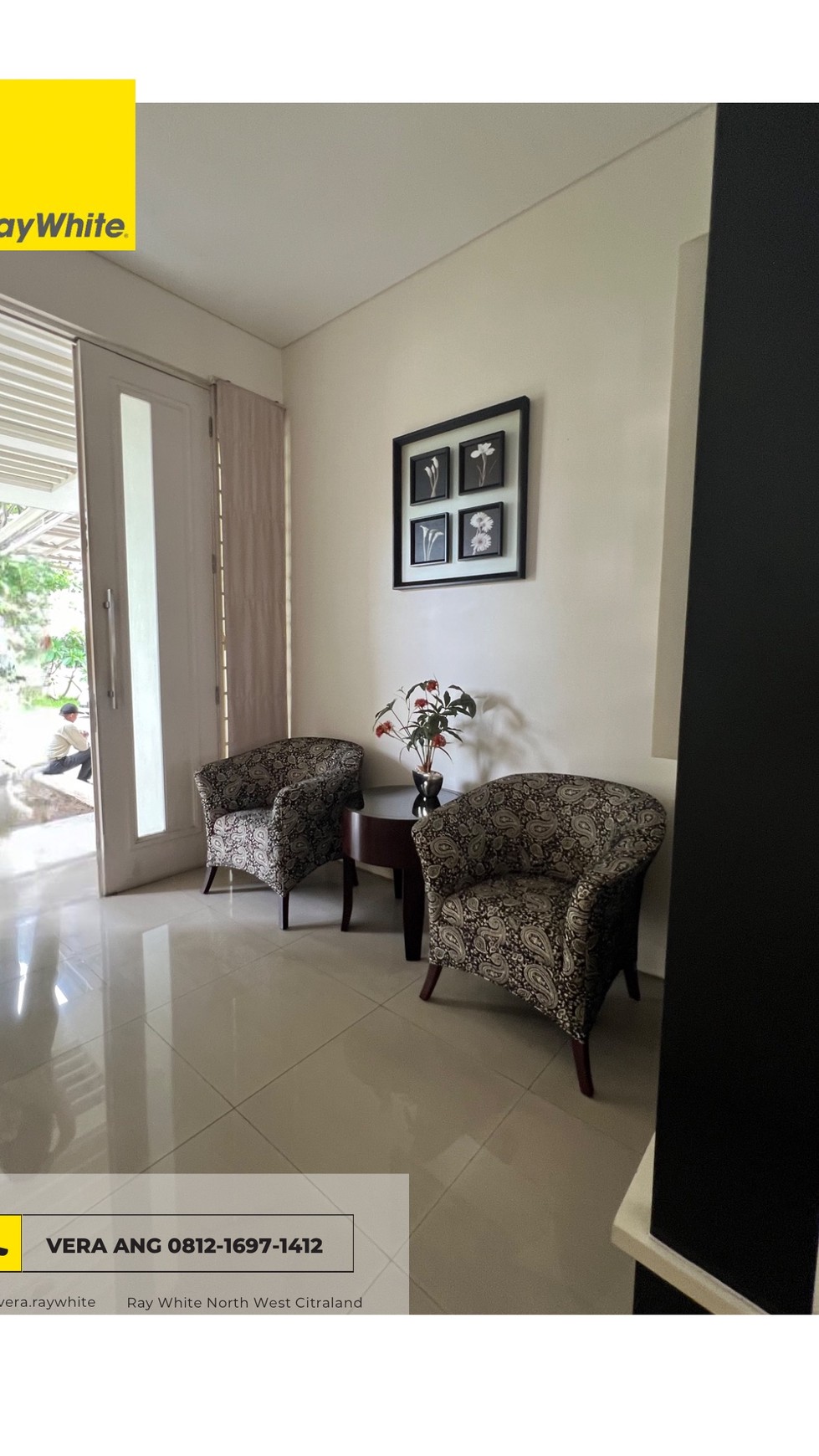 Rumah 2 Lantai Semi Furnished Depan Taman Royal Residence