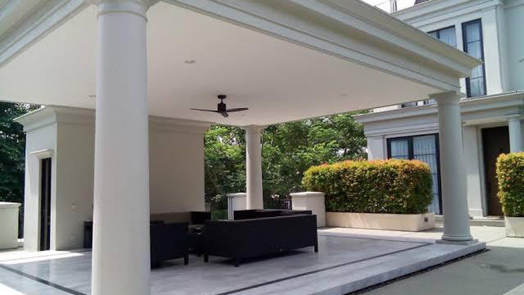 Minimalis Modern exclusive living at townhouse kemang semifurnish sharing pool