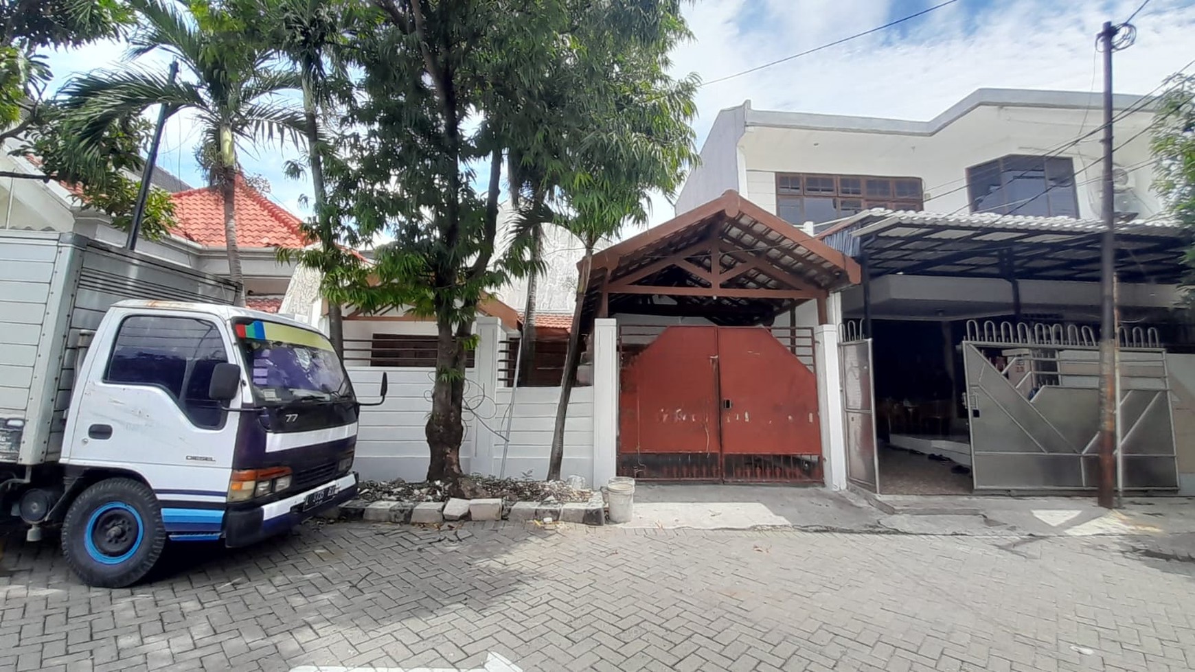 Rumah Luas Strategis Jalan Darmo Permai Selatan Surabaya 