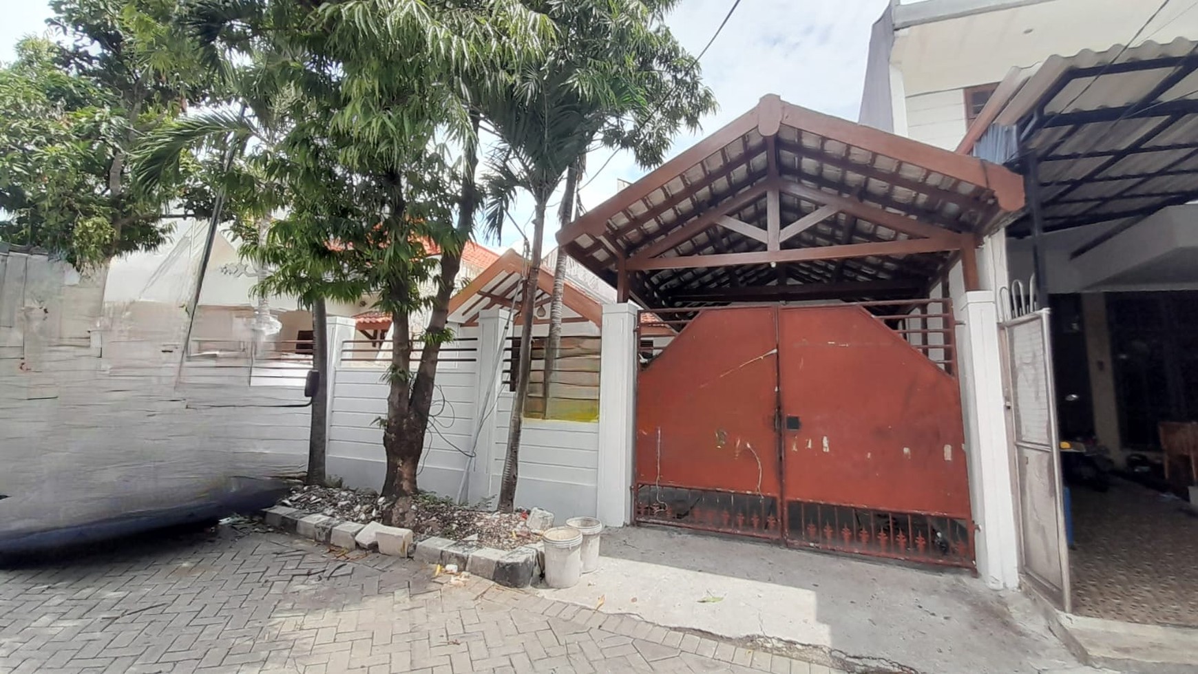 Rumah Luas Strategis Jalan Darmo Permai Selatan Surabaya 