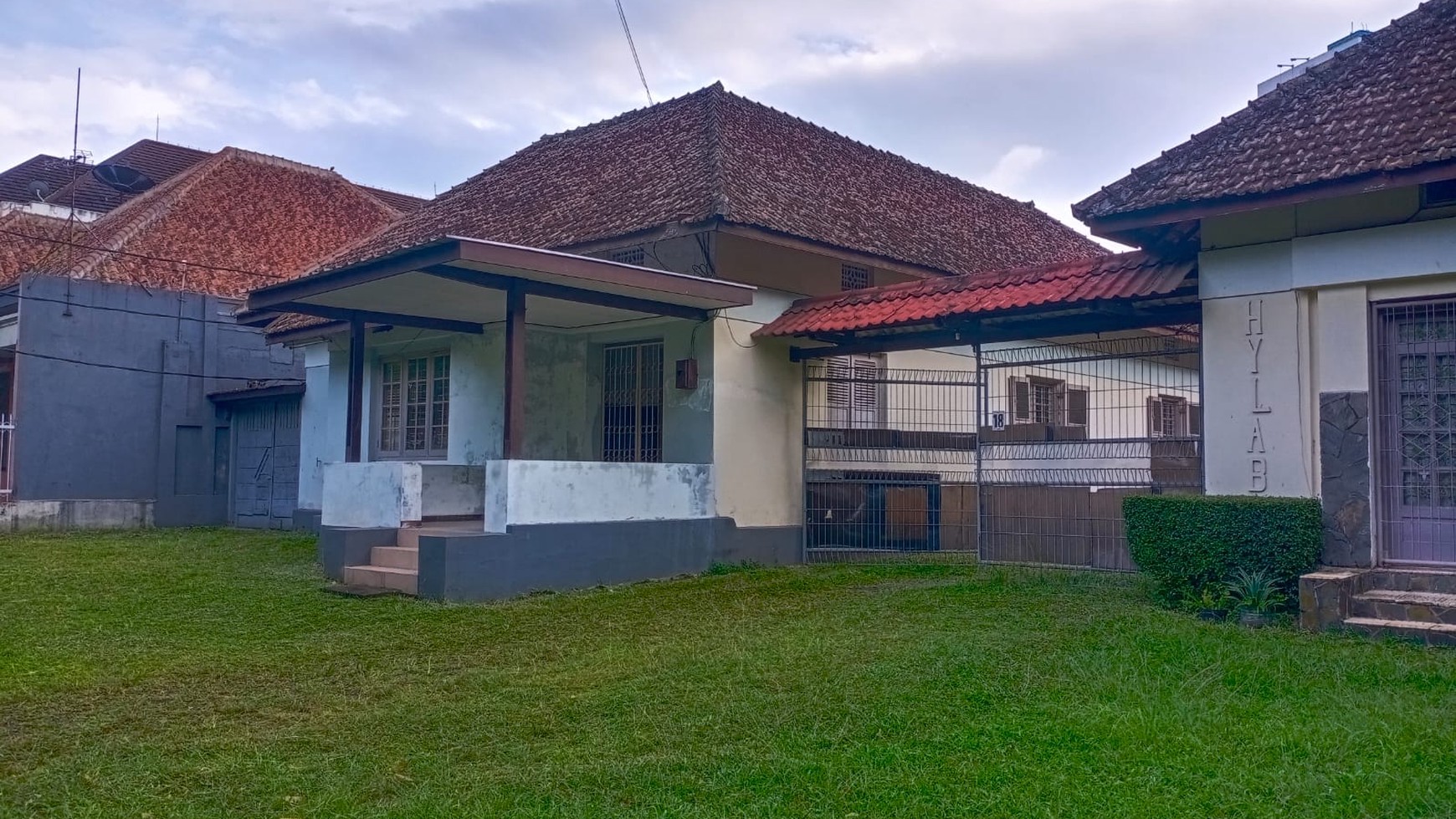 Rumah Asri Terawat di Sayap Dago, Bandung Utara