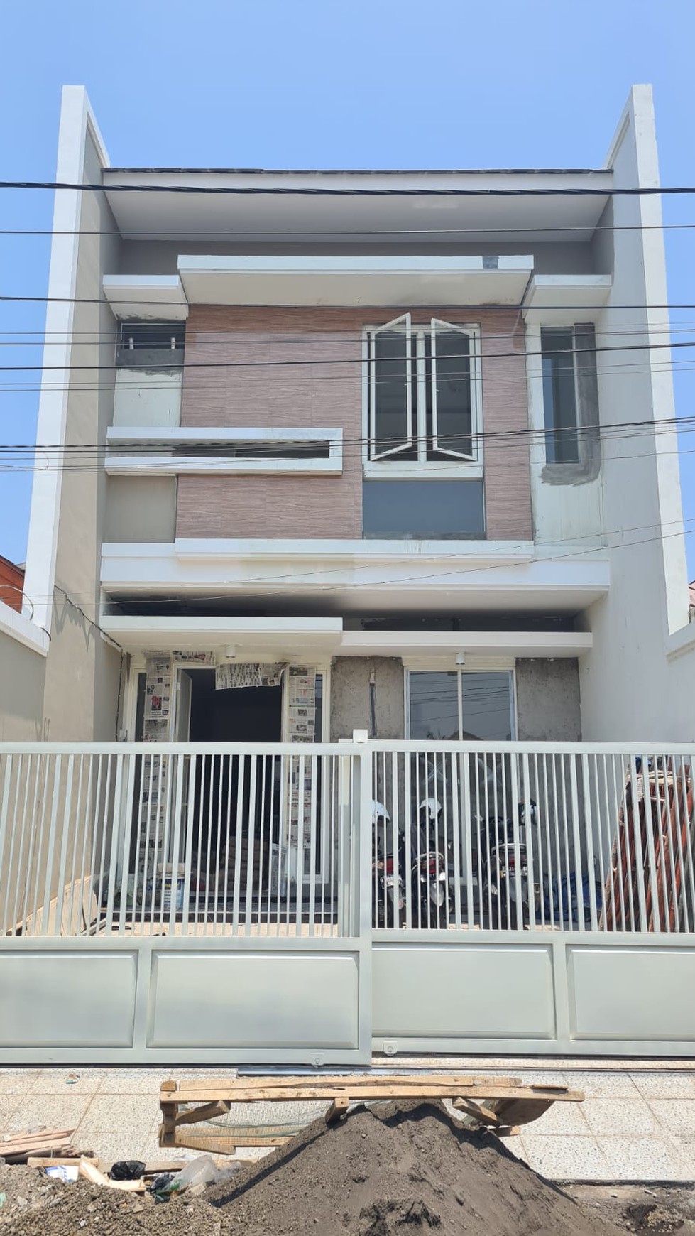 Fr11. Dijual Rumah Nirwana Executif Surabaya