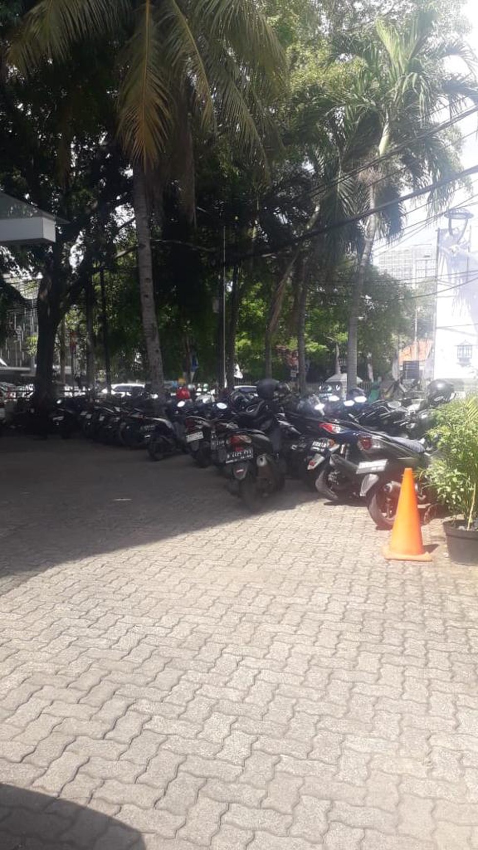 DIJUAL GEDUNG 6 LANTAI DI MENTENG STRATEGIS DAN COCOK UNTUK KANTOR, HOTEL DAN USAHA 