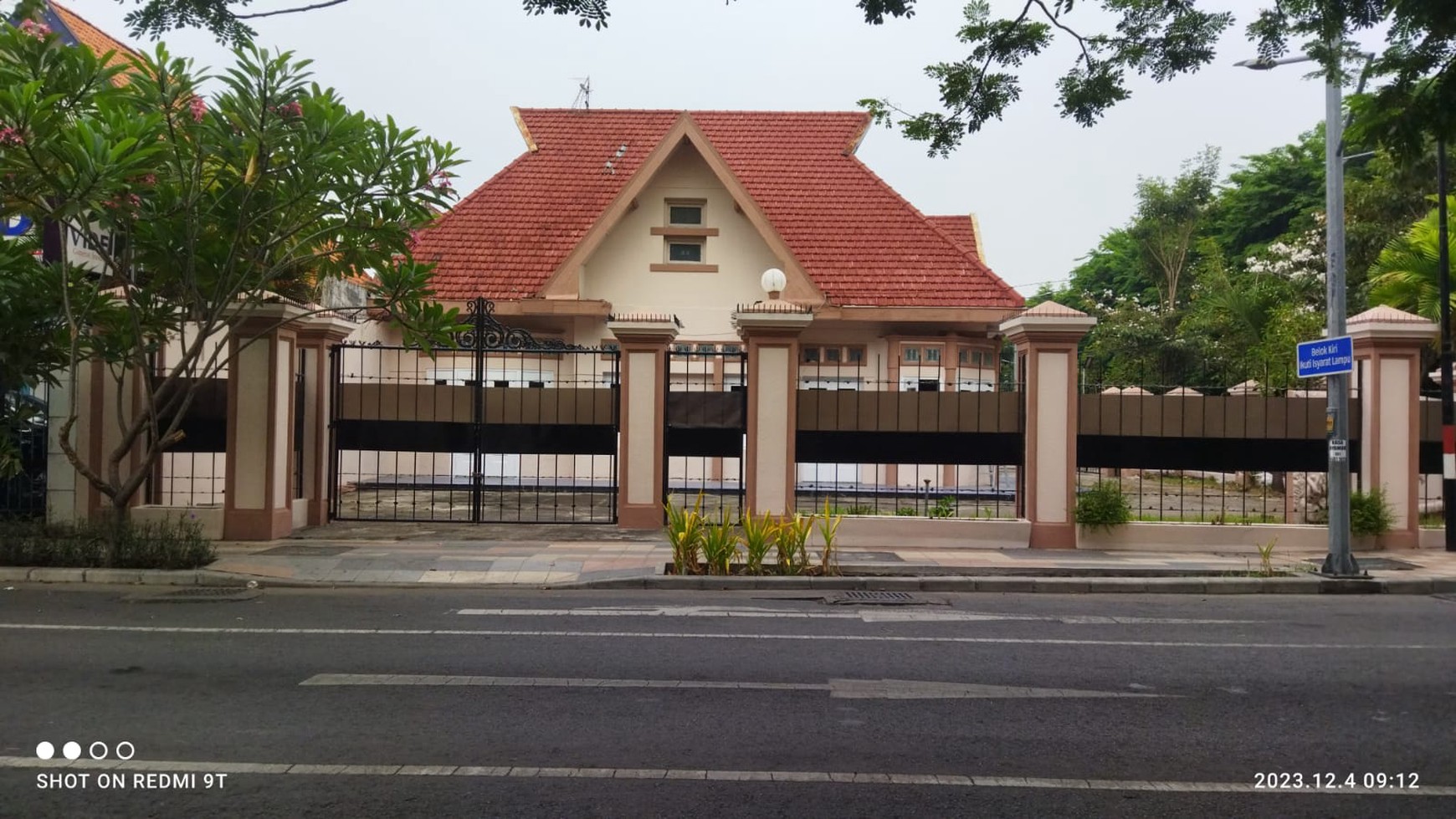 Dijual Rumah di Jalan Raya Diponegoro