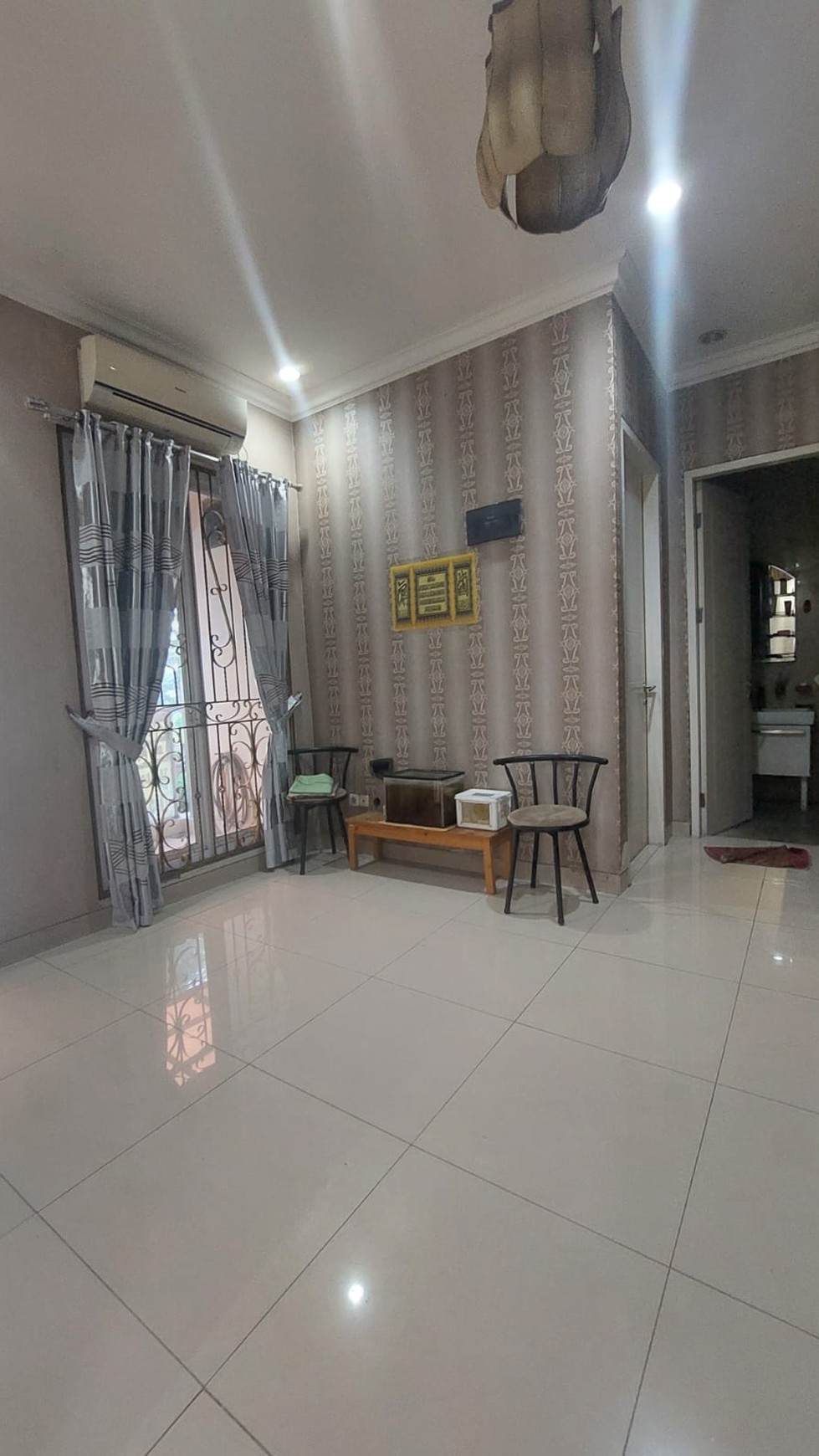 Rumah Rapih dan Apik, Furnished siap huni di Graha Raya Bintaro