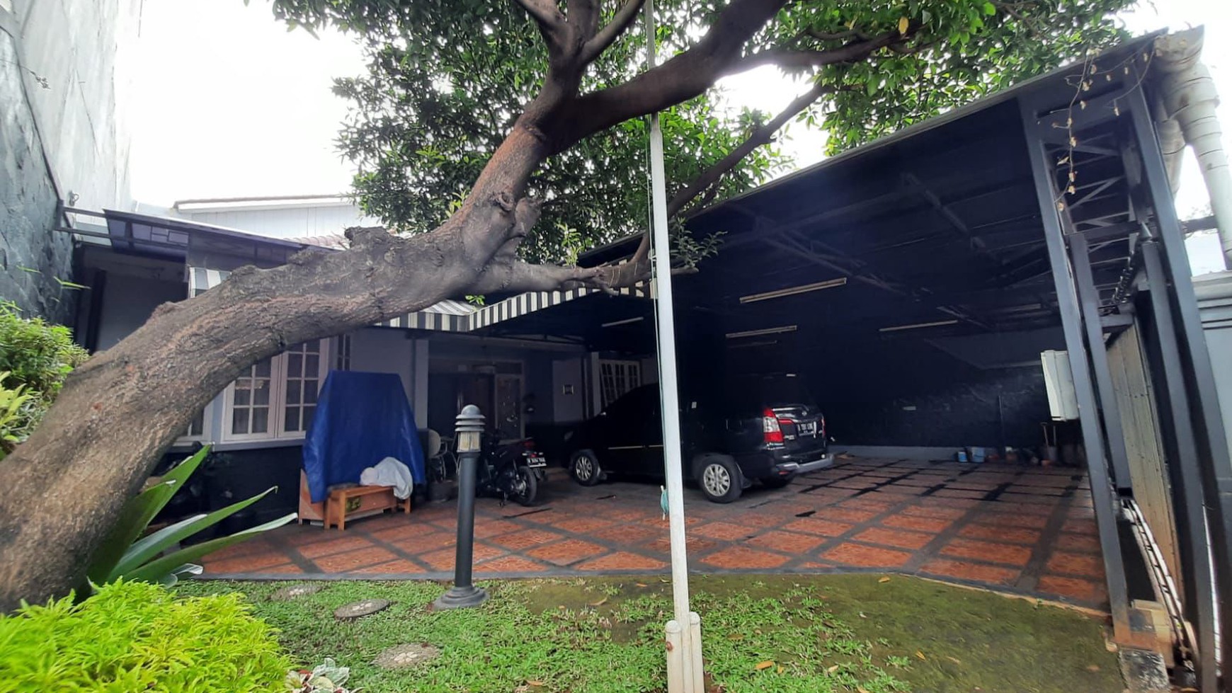 RUMAH SIAP HUNI LOKASI STRATEGIS DI CONDET JAKARTA TIMUR 