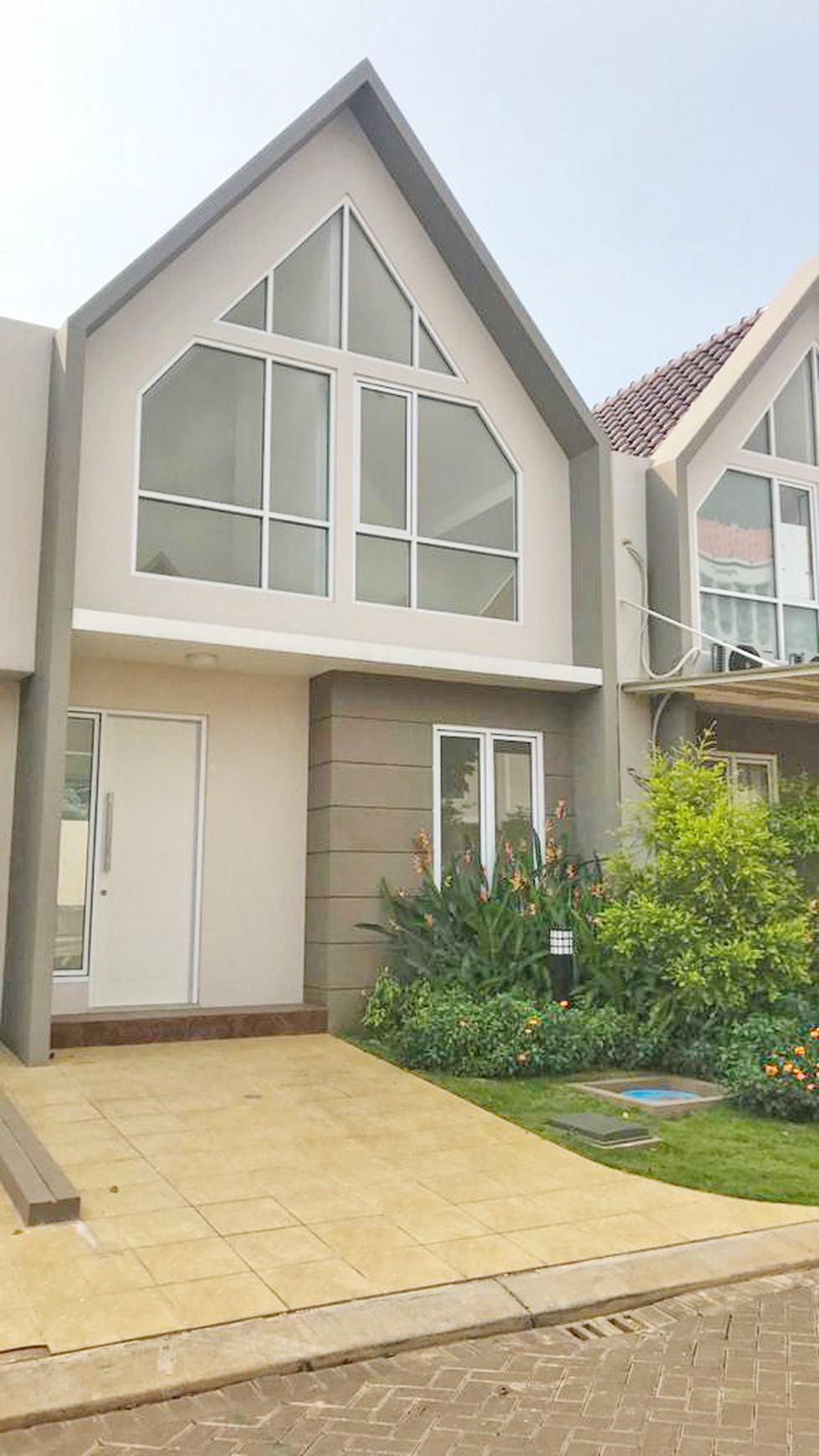 Rumah Unik Minimalis Modern di Boston Village Gading Serpong