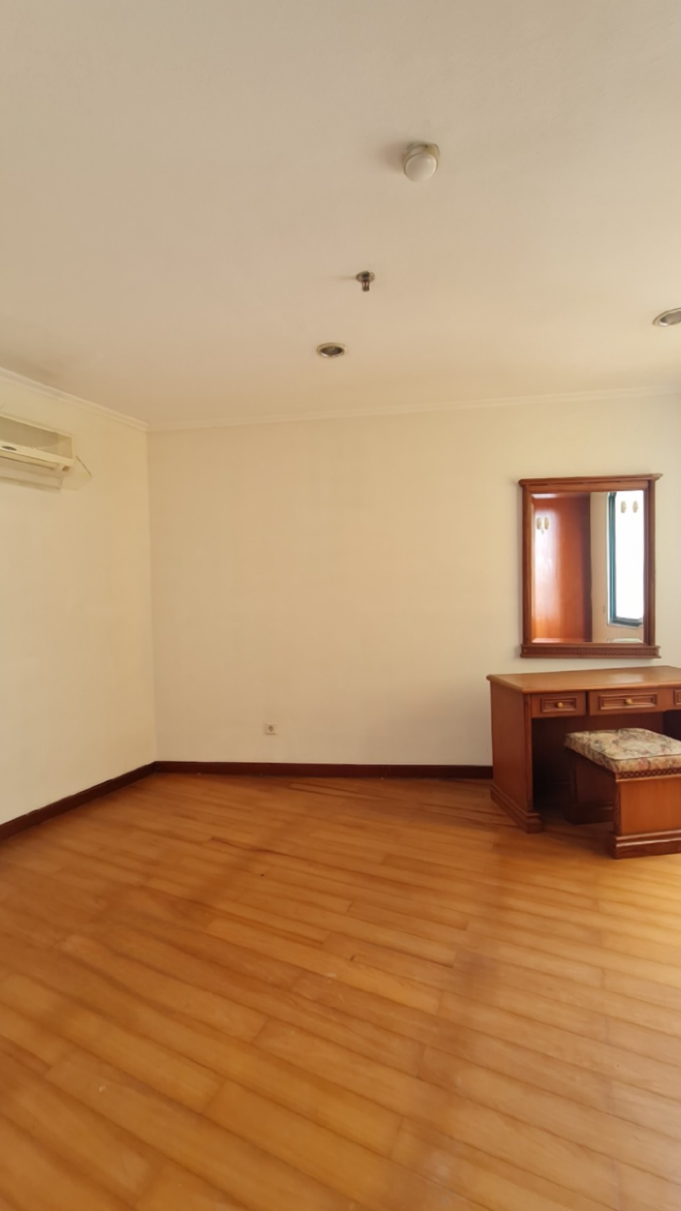 Dijual Unit Apartment  Permata Safir, Jakarta Selatan 