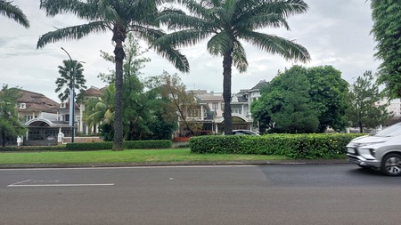 Rumah Mewah Besar Boulevard Kota wisata