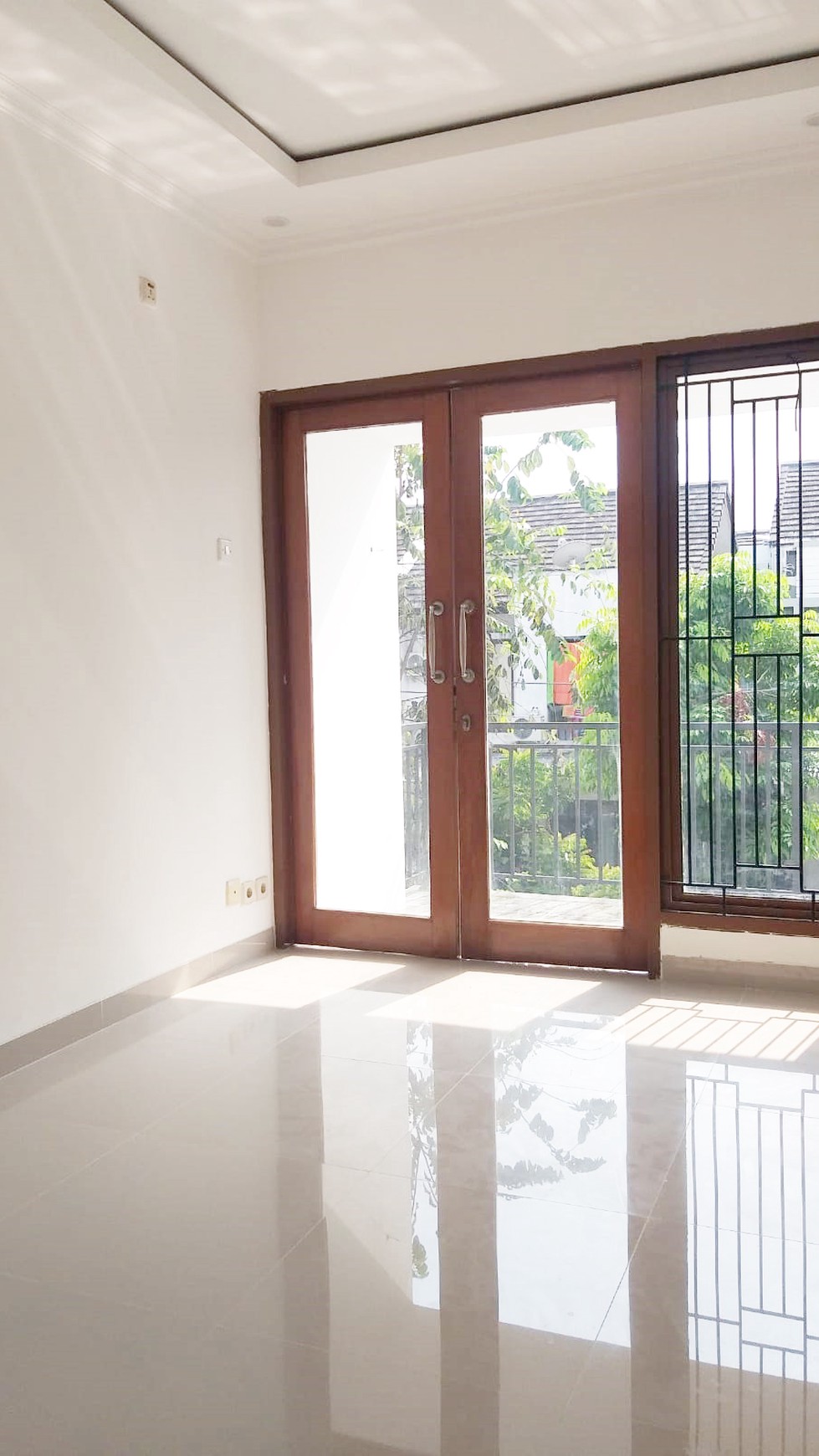 Rumah Minimalis Siap Huni di Cluster Emerald Town House, Bintaro Jaya, Sektor 9