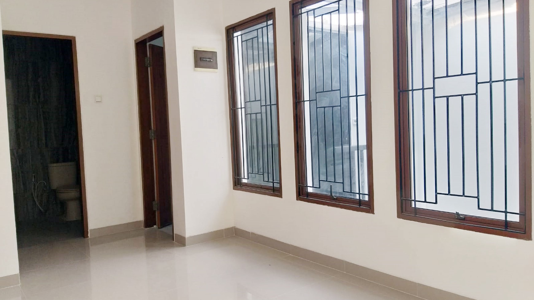 Rumah Minimalis Siap Huni di Cluster Emerald Town House, Bintaro Jaya, Sektor 9