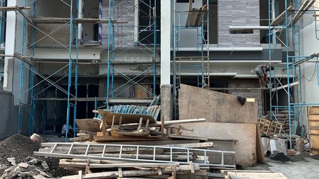 Li54. Rumah Tengah kota Klampis Anom Surabaya