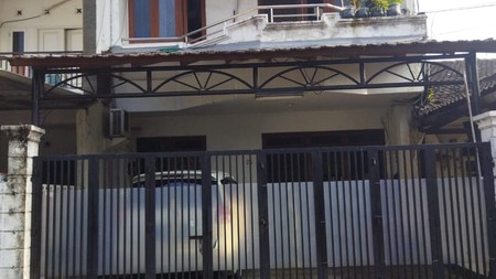 Di Jual Rumah ada balkon di Jalan Pinang Emas Pondok Indah 