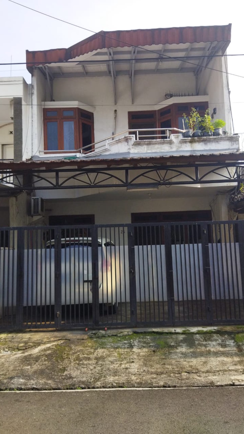 Di Jual Rumah ada balkon di Jalan Pinang Emas Pondok Indah 