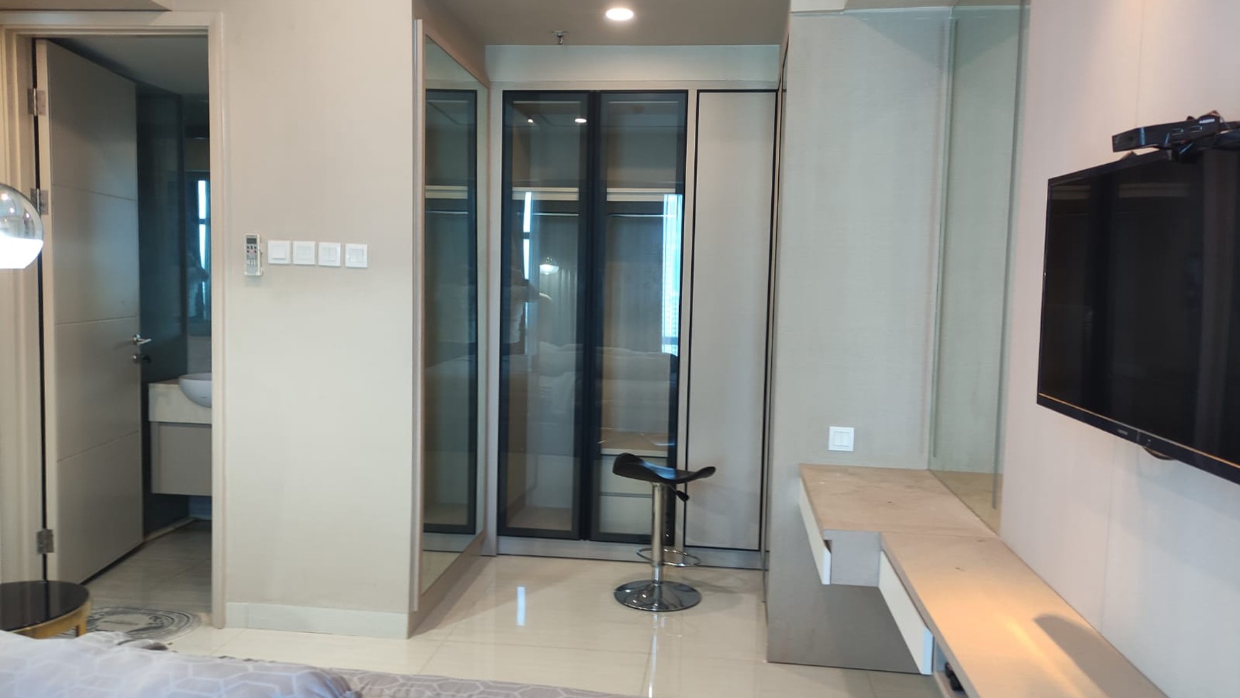 Disewakan Apartemen La Riz Mansion tipe 3 Bedroom FULL FURNISHED Exclusive PRIVATE LIFT Akses Pakuwon Mall Surabaya Barat