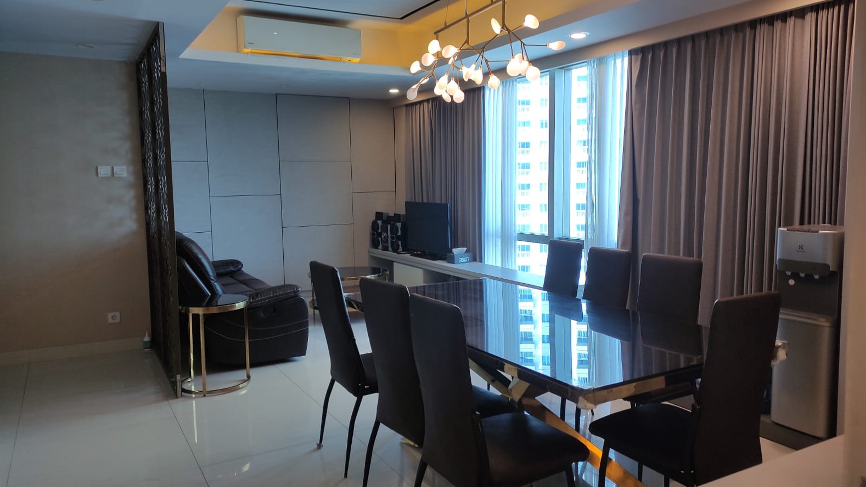 Disewakan Apartemen La Riz Mansion tipe 3 Bedroom FULL FURNISHED Exclusive PRIVATE LIFT Akses Pakuwon Mall Surabaya Barat