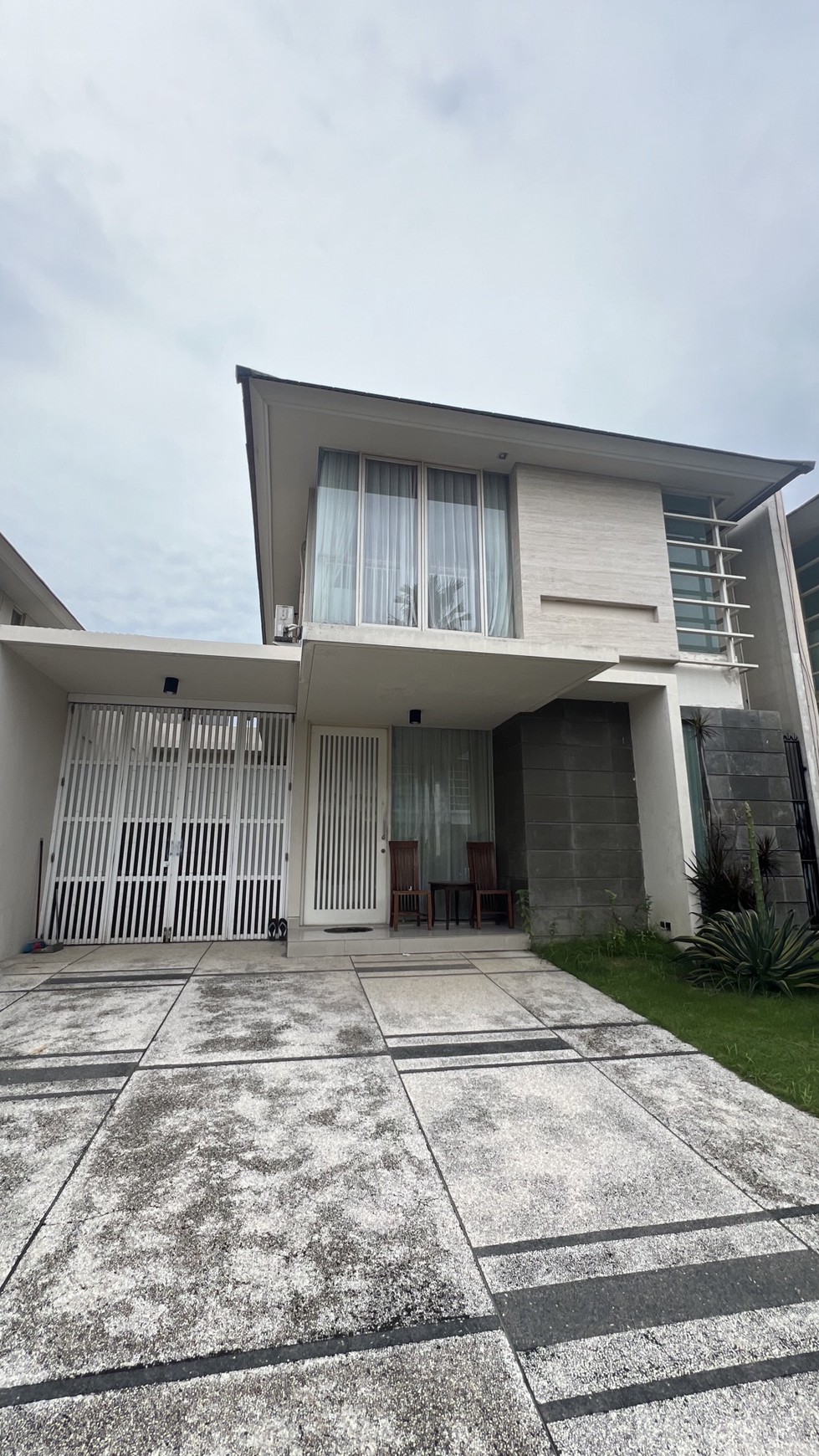 dijual rumah pakuwon indah sudah renovasi full furnished