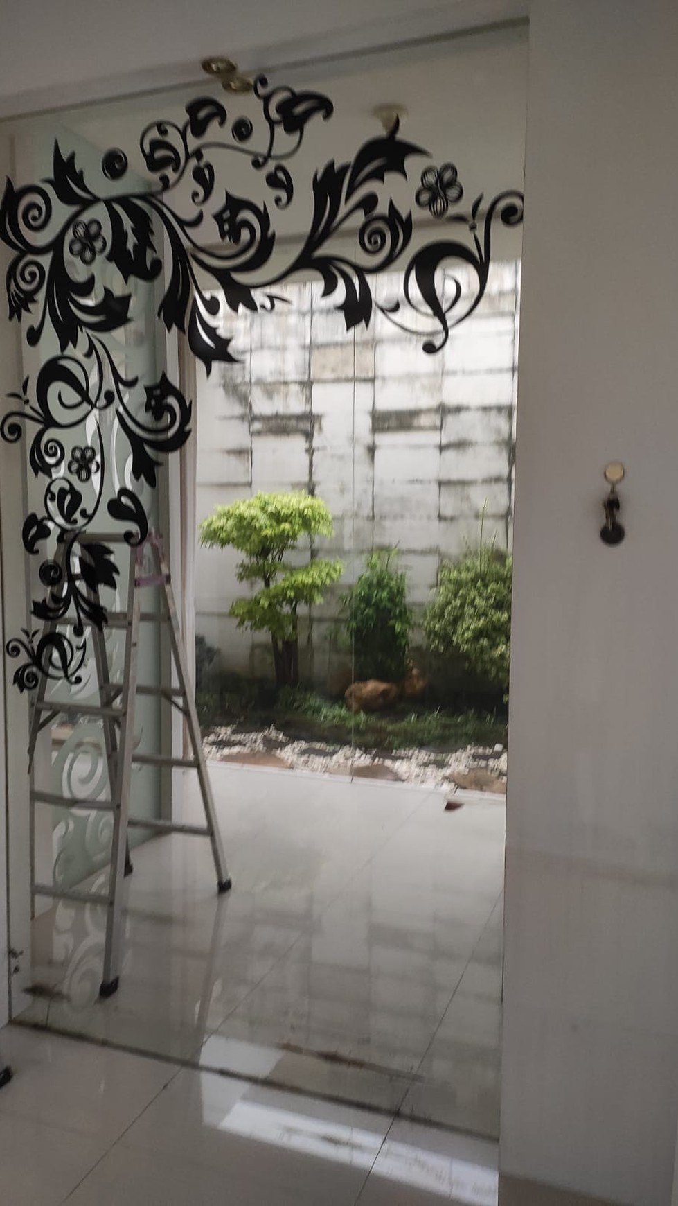 dijual rumah pakuwon indah sudah renovasi full furnished