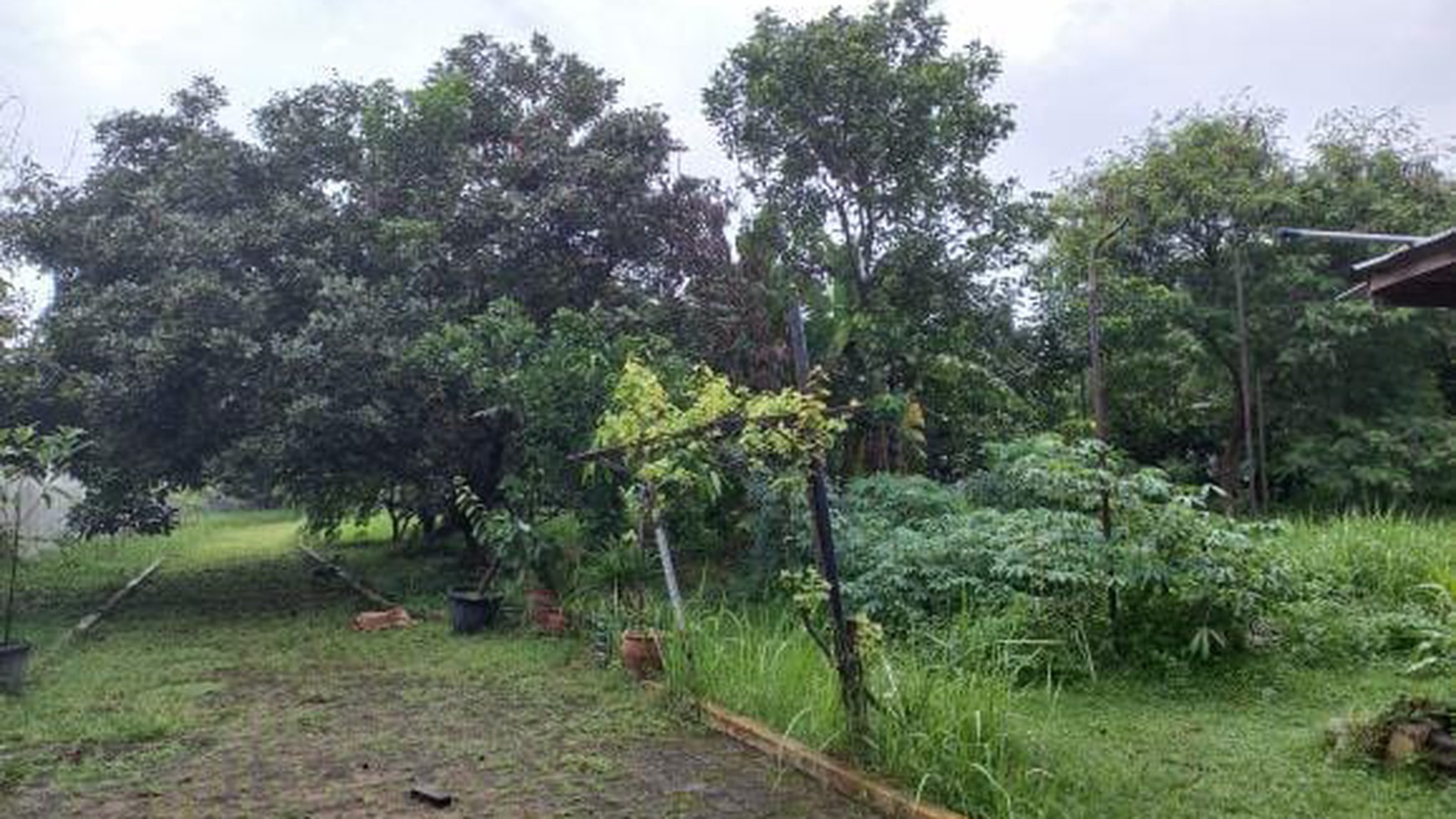 Dijual Rumah dengan Lahan Luas di Leuwinanggung  Tapos