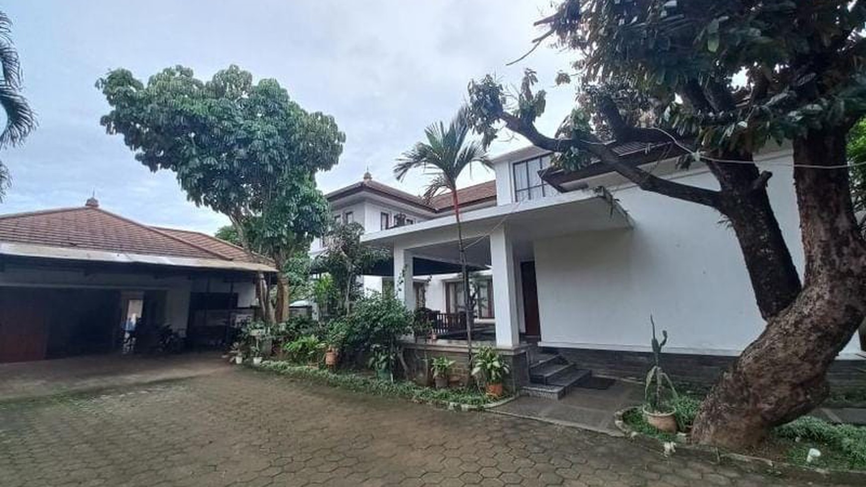 Rumah Mewah dan Luas hitung tanah di Tapos Depok