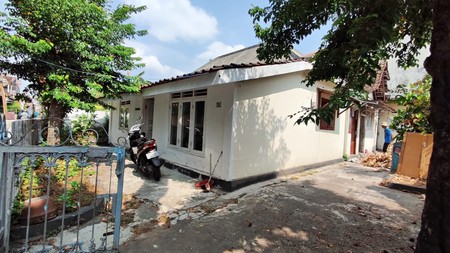 Bangunan Rumah Lama Lokasi Strategis di Pakualaman Yogyakarta 