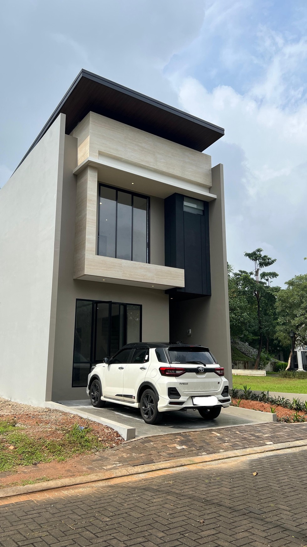 Rumah Bagus Di Cluster Azzura, Vanya Park BSD