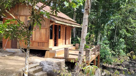 Kavling Cocok untuk Resort dan Terdapat 2 Bangunan Rumah Kayu @Pulosari, Pandeglang