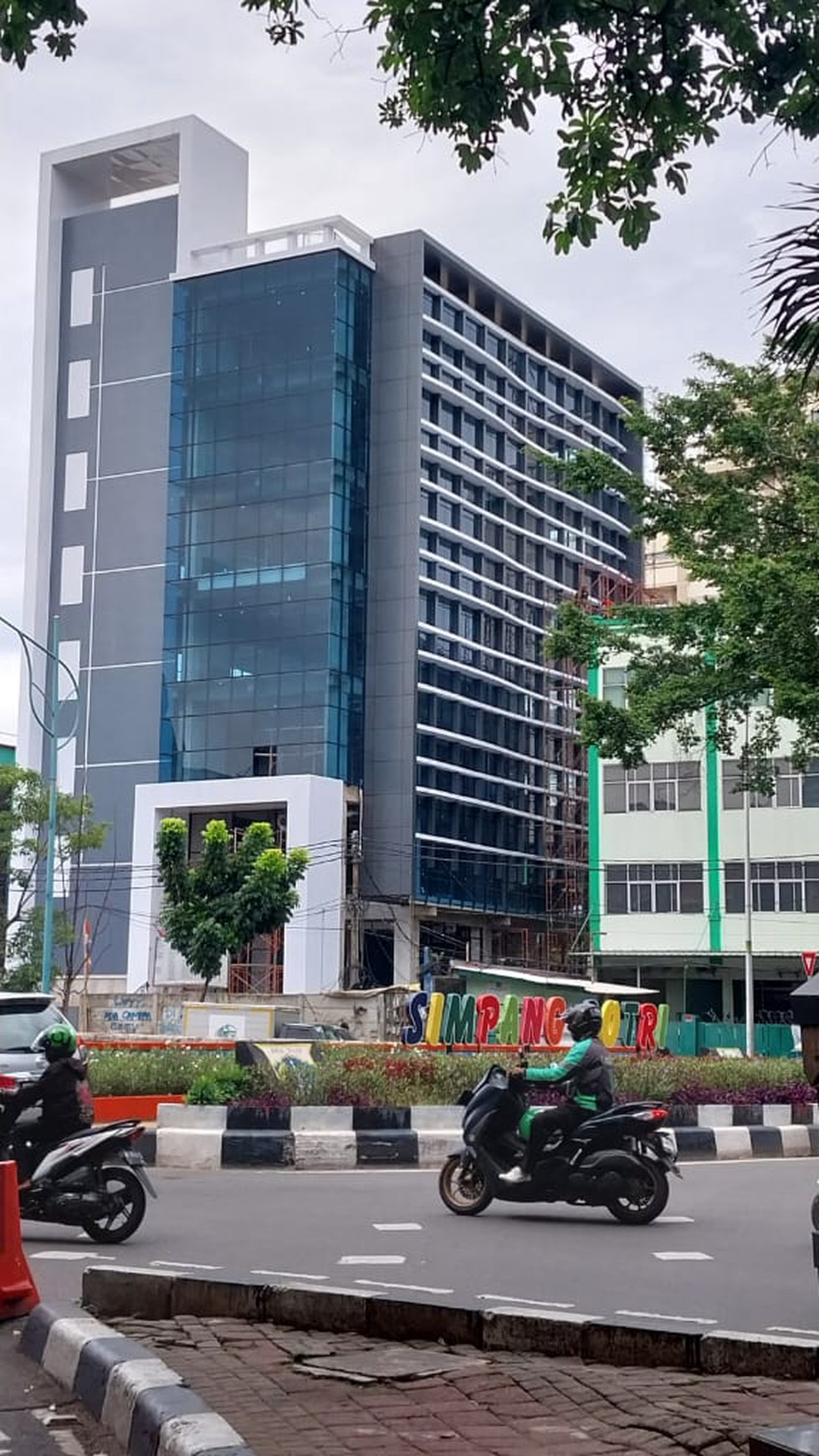 Gedung Kantor 7 Lantai, Lokasi Komersial Strategis Mampang Prapatan, Jakarta Selatan