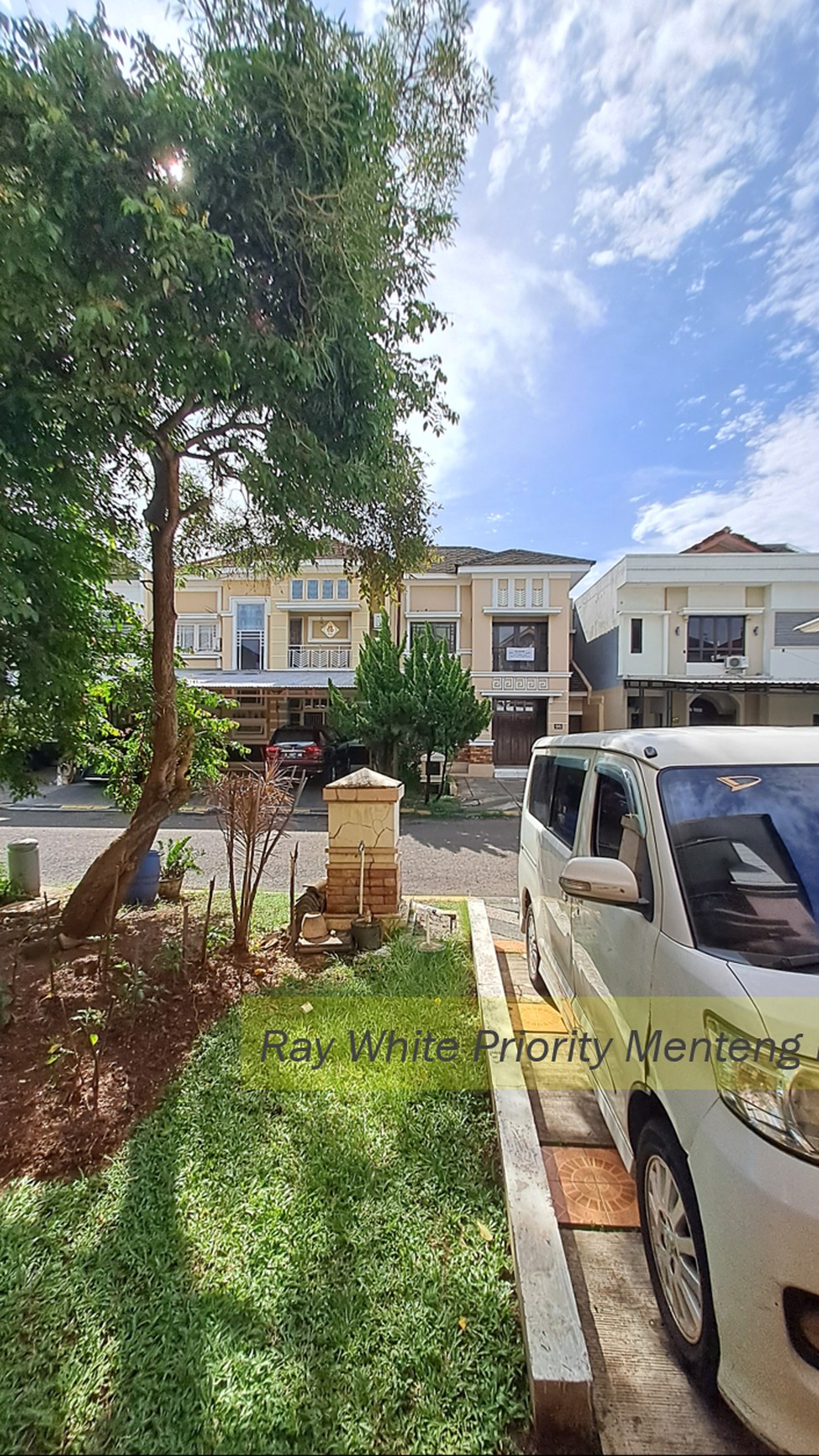 Rumah 2 Lantai di dalam Cluster dengan Lokasi Strategis di Modernland, Kota Tangerang