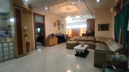 Rumah di Otista 3,  straegis, cocok untuk klinik, kntor konsultan, kos-kosan,  kantor konsultan, lebar 13 meter, hadap selatan