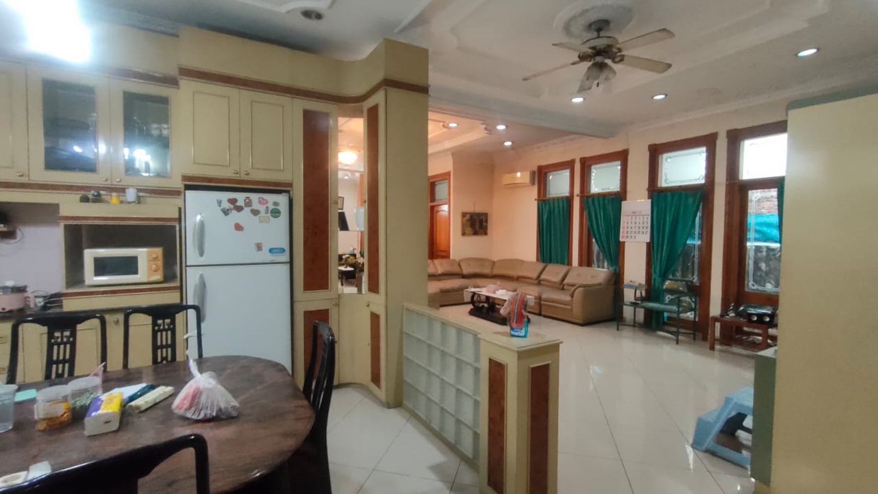 Rumah di Otista 3,  strategis, cocok untuk klinik, kantor konsultan, kos-kosan,  kantor konsultan, lebar 13 meter, hadap selatan