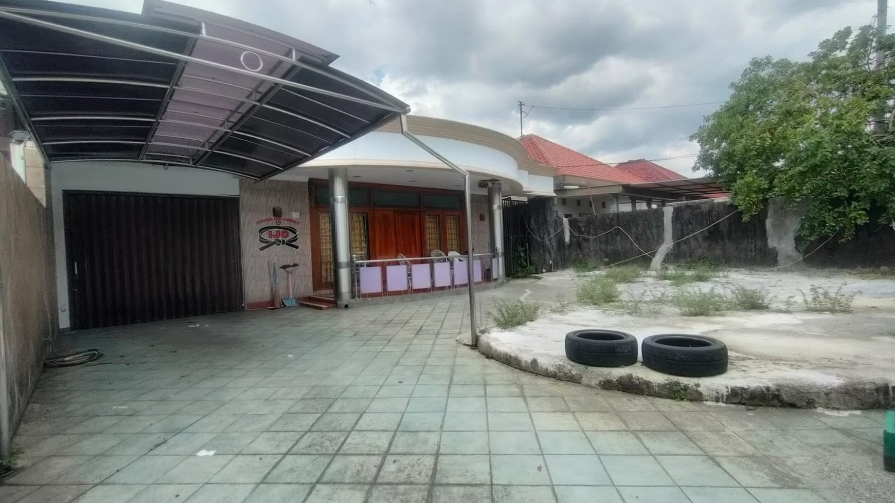 Rumah di Otista 3, hannya 3 menit ke Otista Raya, strategis, cocok untuk klinik, kantor konsultan, kos-kosan, kantor konsultan, lebar 13 meter, hadap selatan.