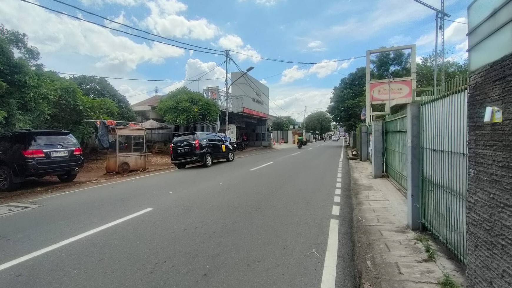 Rumah di Otista 3, hannya 3 menit ke Otista Raya, strategis, cocok untuk klinik, kantor konsultan, kos-kosan, kantor konsultan, lebar 13 meter, hadap selatan.