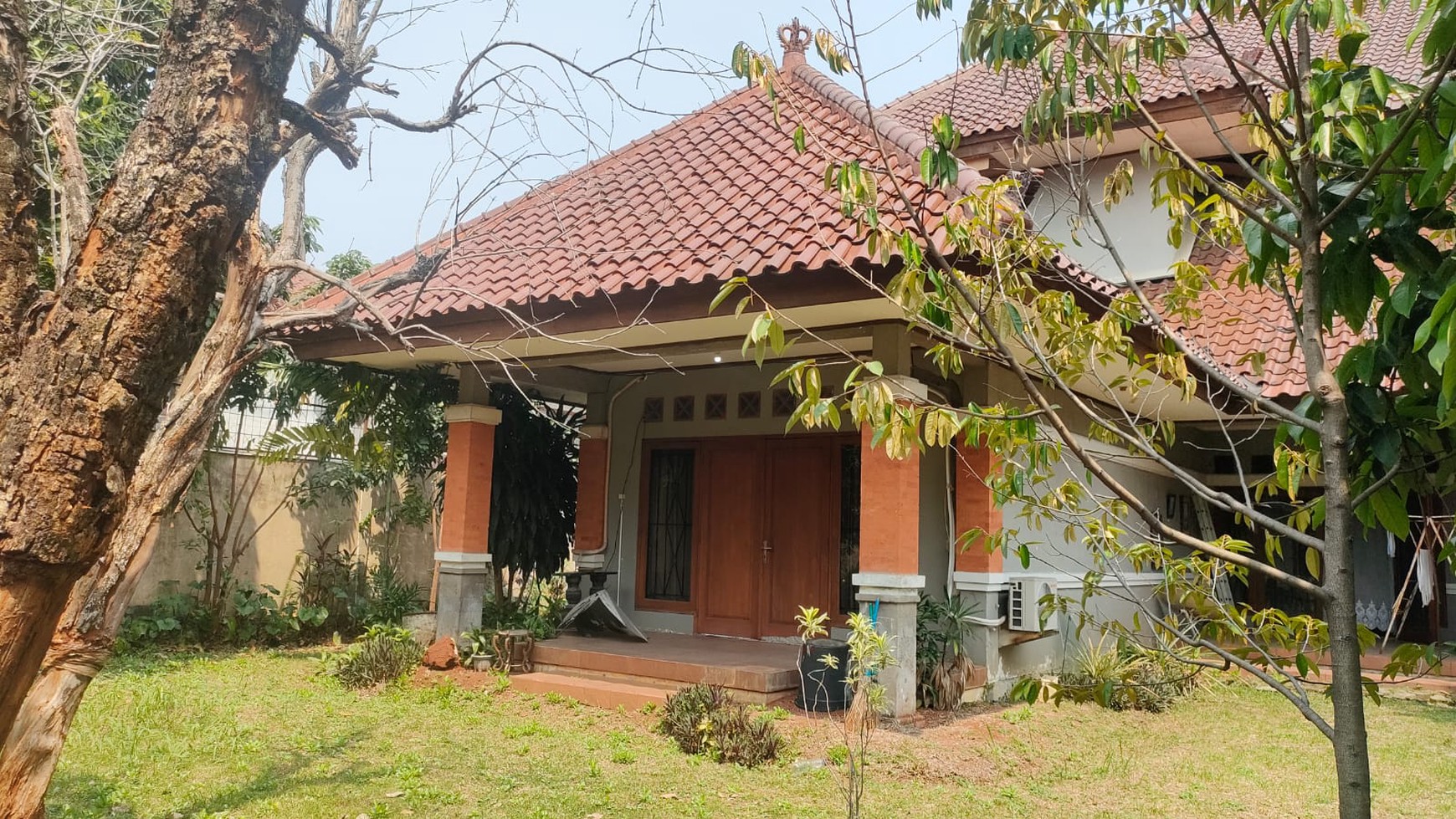 Bali View Cirendeu, perumahan dengan nuansa Balii yang kental, 1000m2, rumah terawat, hadap Selatan