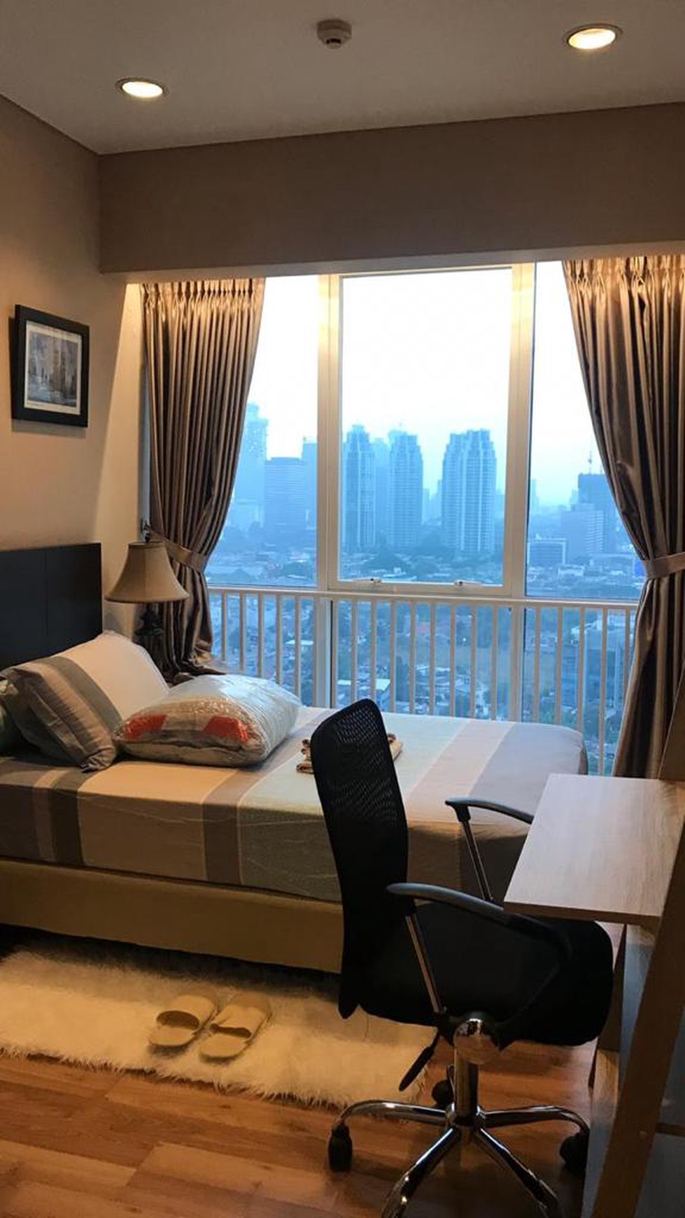 Setiabudi Sky Garden Kuningan, 2 bedroom,  90 m2, kondisi tersewa, cocok untuk invest, jual rugi !