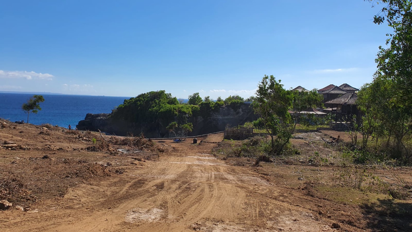 Freehold - Oceanfront Paradise Spectacular Land for Sale on Ceningan Island with Sunset Views