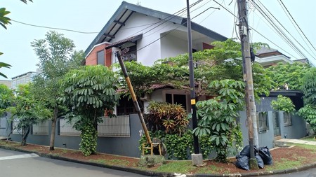 Rumah Asri siap huni lokasi Tenang Dekat Stasiun dan Akses Tol  di Bintaro Jaya 